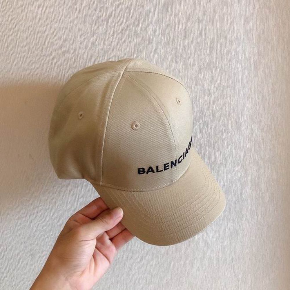 Ba*len*cia*ga hat